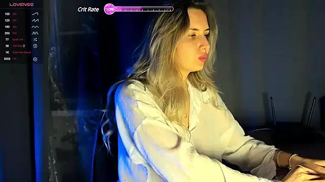 Discover our girls online shows and discover the company of countless livestreamers, with stunning shapes, sex toys and more.