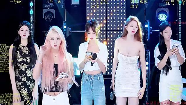 Discover our girls online shows and discover the company of countless livestreamers, with stunning shapes, sex toys and more.