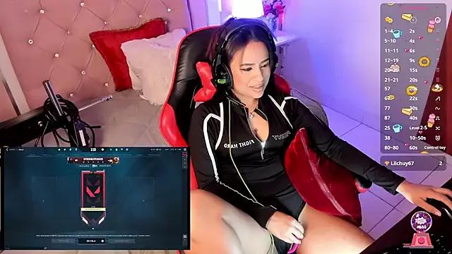 Discover our girls online shows and discover the company of countless livestreamers, with stunning shapes, sex toys and more.