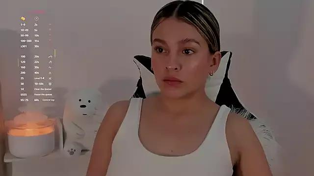 Discover our girls online shows and discover the company of countless livestreamers, with stunning shapes, sex toys and more.
