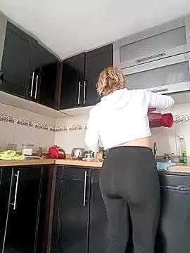 Discover our girls online shows and discover the company of countless livestreamers, with stunning shapes, sex toys and more.