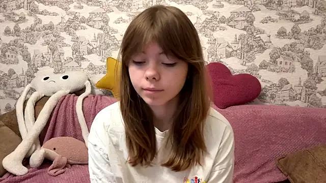 Discover our girls online shows and discover the company of countless livestreamers, with stunning shapes, sex toys and more.