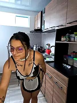 Discover our girls online shows and discover the company of countless livestreamers, with stunning shapes, sex toys and more.