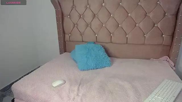 coraly_ from StripChat is Freechat