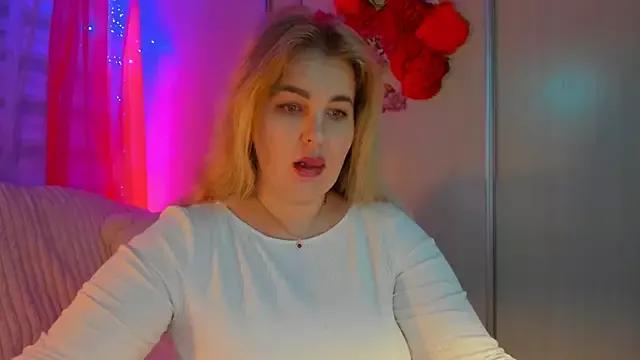 Discover our girls online shows and discover the company of countless livestreamers, with stunning shapes, sex toys and more.