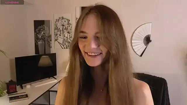 Discover our girls online shows and discover the company of countless livestreamers, with stunning shapes, sex toys and more.