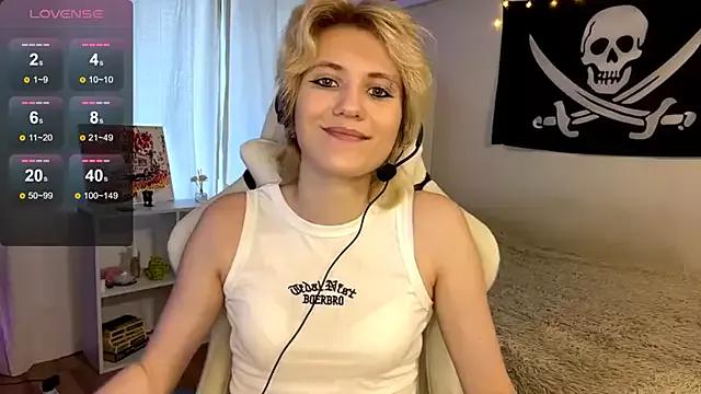 Discover our girls online shows and discover the company of countless livestreamers, with stunning shapes, sex toys and more.