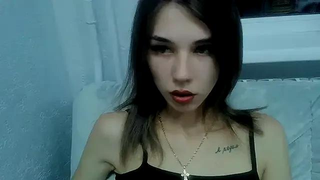 Discover our girls online shows and discover the company of countless livestreamers, with stunning shapes, sex toys and more.
