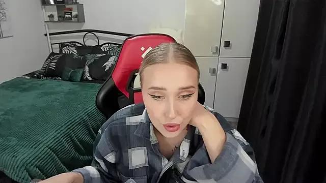 CrazyBitchInLace from StripChat is Freechat