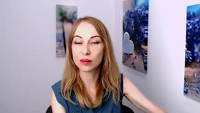 Discover our girls online shows and discover the company of countless livestreamers, with stunning shapes, sex toys and more.