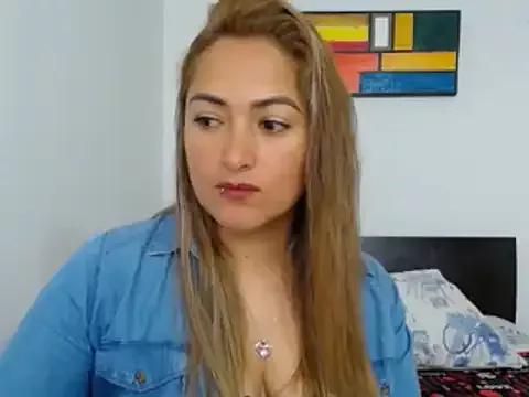 Discover our girls online shows and discover the company of countless livestreamers, with stunning shapes, sex toys and more.