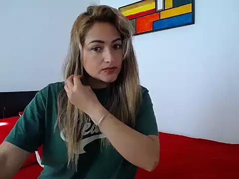Discover our girls online shows and discover the company of countless livestreamers, with stunning shapes, sex toys and more.