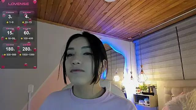 Discover our girls online shows and discover the company of countless livestreamers, with stunning shapes, sex toys and more.