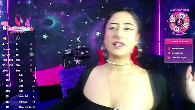 Discover our girls online shows and discover the company of countless livestreamers, with stunning shapes, sex toys and more.