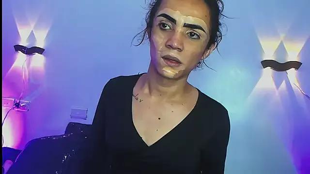 Discover our girls online shows and discover the company of countless livestreamers, with stunning shapes, sex toys and more.