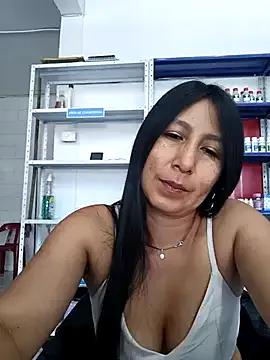 Discover our girls online shows and discover the company of countless livestreamers, with stunning shapes, sex toys and more.