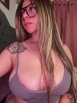 Discover our girls online shows and discover the company of countless livestreamers, with stunning shapes, sex toys and more.
