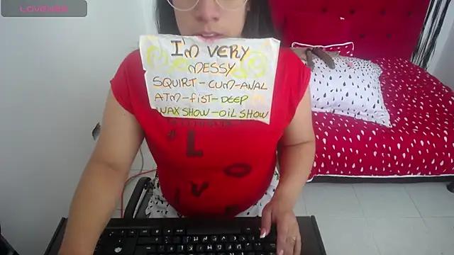 Discover our girls online shows and discover the company of countless livestreamers, with stunning shapes, sex toys and more.