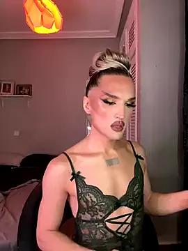 Discover our girls online shows and discover the company of countless livestreamers, with stunning shapes, sex toys and more.