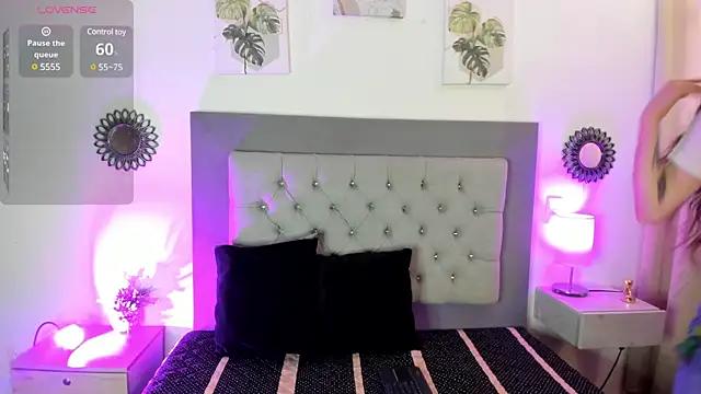 Discover our girls online shows and discover the company of countless livestreamers, with stunning shapes, sex toys and more.