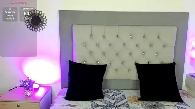 Discover our girls online shows and discover the company of countless livestreamers, with stunning shapes, sex toys and more.