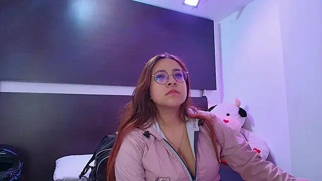 Discover our girls online shows and discover the company of countless livestreamers, with stunning shapes, sex toys and more.