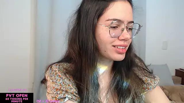 crystalll_room from StripChat is Freechat