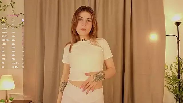 Discover our girls online shows and discover the company of countless livestreamers, with stunning shapes, sex toys and more.