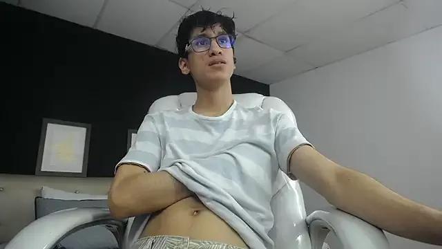 Cum_hunters from StripChat is Freechat