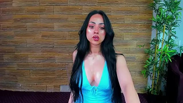 Cupcake_Izzy from StripChat