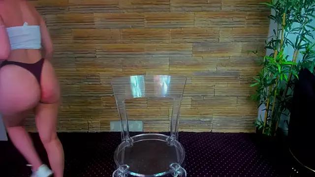 Cupcake_Izzy from StripChat
