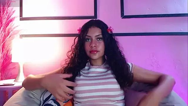Discover our girls online shows and discover the company of countless livestreamers, with stunning shapes, sex toys and more.