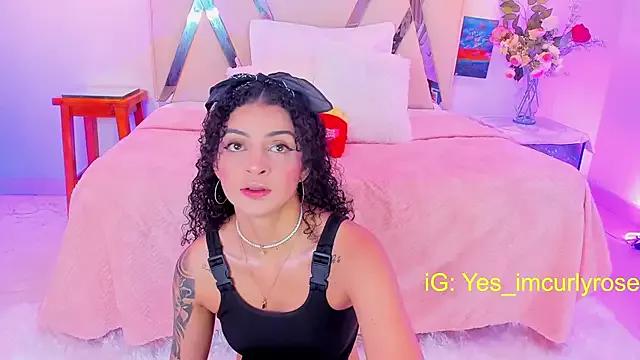 Discover our girls online shows and discover the company of countless livestreamers, with stunning shapes, sex toys and more.