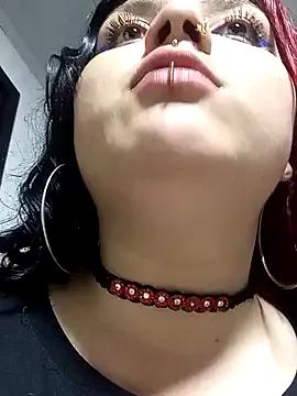 Discover our girls online shows and discover the company of countless livestreamers, with stunning shapes, sex toys and more.