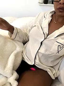 CurvyGoddessXxx from StripChat is Freechat