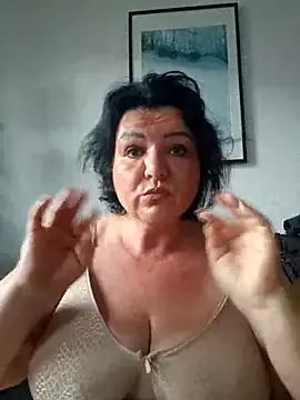 Discover our girls online shows and discover the company of countless livestreamers, with stunning shapes, sex toys and more.