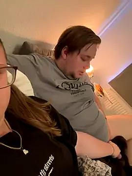 CurvyPaar2 from StripChat is Freechat
