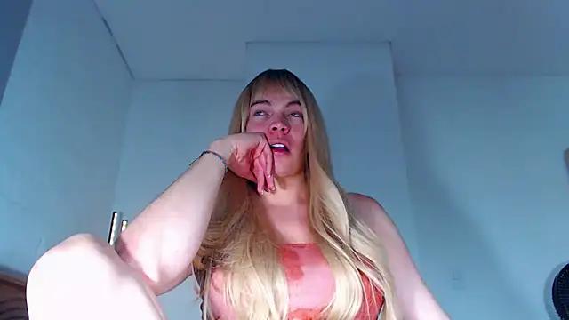 Discover our girls online shows and discover the company of countless livestreamers, with stunning shapes, sex toys and more.