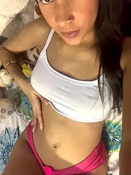 Discover our girls online shows and discover the company of countless livestreamers, with stunning shapes, sex toys and more.
