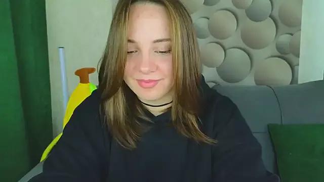 Discover our girls online shows and discover the company of countless livestreamers, with stunning shapes, sex toys and more.