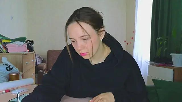 Discover our girls online shows and discover the company of countless livestreamers, with stunning shapes, sex toys and more.