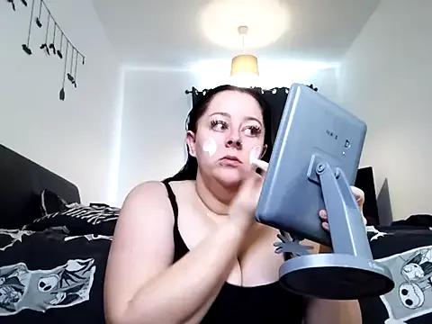 Discover our girls online shows and discover the company of countless livestreamers, with stunning shapes, sex toys and more.