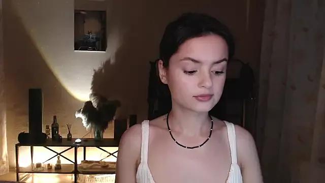 Discover our girls online shows and discover the company of countless livestreamers, with stunning shapes, sex toys and more.