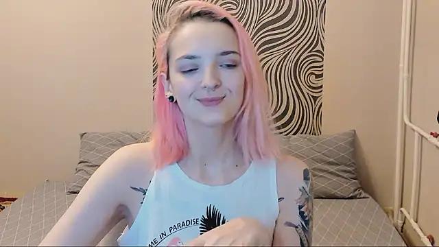 Discover our girls online shows and discover the company of countless livestreamers, with stunning shapes, sex toys and more.