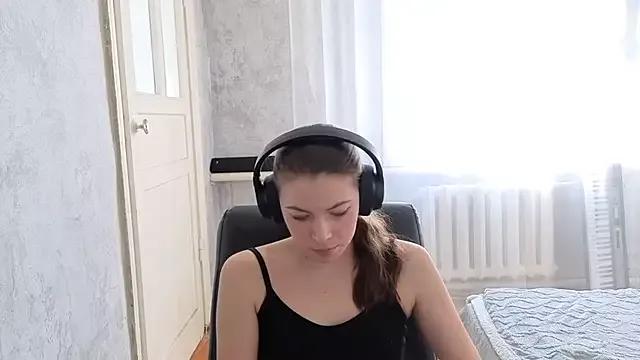 Discover our girls online shows and discover the company of countless livestreamers, with stunning shapes, sex toys and more.