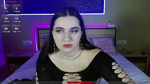 Discover our girls online shows and discover the company of countless livestreamers, with stunning shapes, sex toys and more.