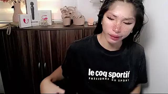 Cutierhyxx from StripChat is Freechat
