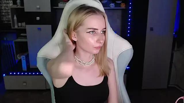 Cutti_Crystal from StripChat