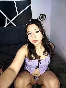 Discover our girls online shows and discover the company of countless livestreamers, with stunning shapes, sex toys and more.
