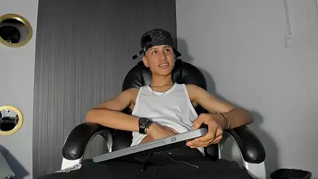 Daddy_Darcks from StripChat is Freechat
